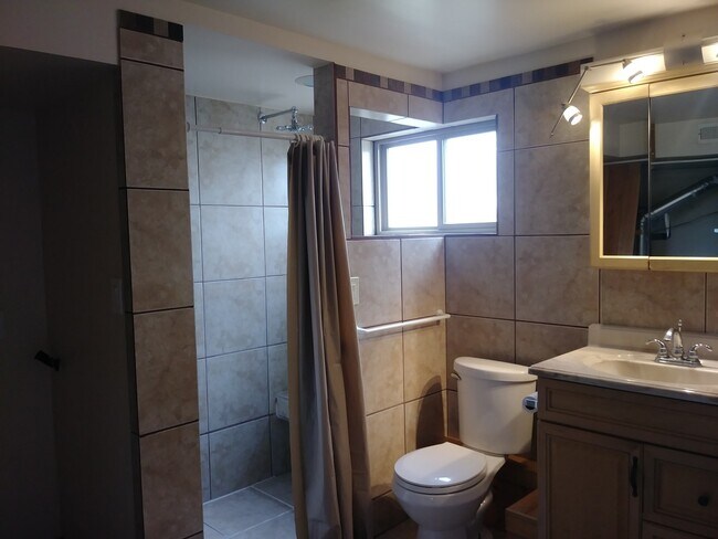 Building Photo - 380 W 1050 N