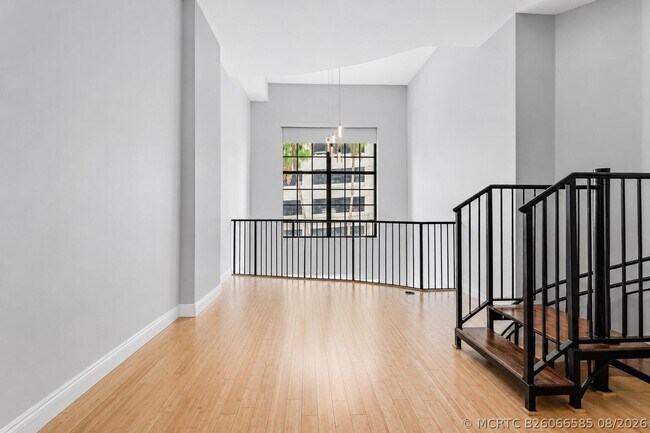 Building Photo - 801 S Olive Ave