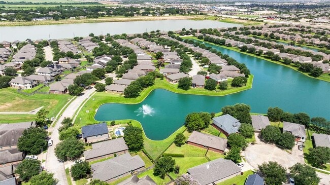 Building Photo - 26151 Travis Brook Dr