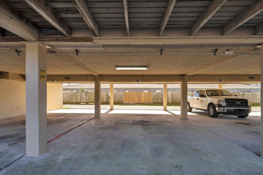 Building Photo - 312 Bream Ave