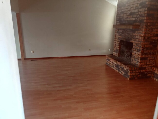Livingroom - 1718 Lionsgate Cir