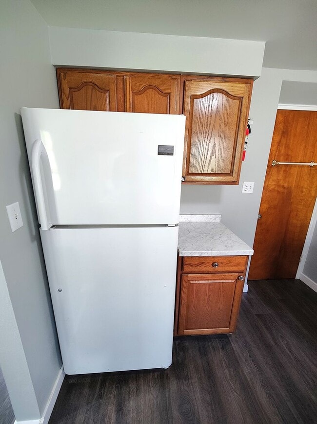 Building Photo - *Recently Updated 2BD/1BA Duplex Available in Carrick*