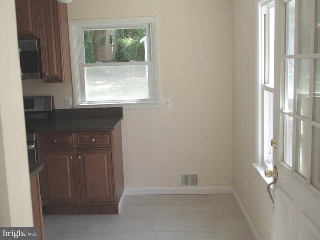 Building Photo - 3010 Ferndale St