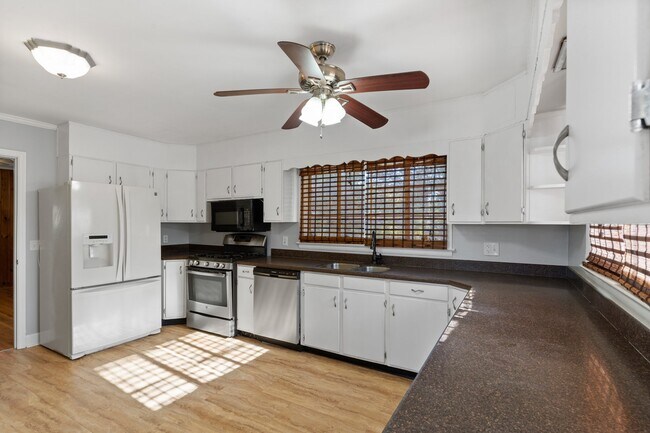 Building Photo - 603 Bitsy Ln