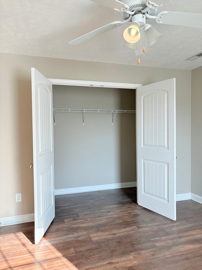 Building Photo - 336 Walnut Creek Dr