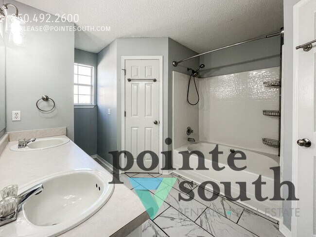 Building Photo - 209 Staysail St