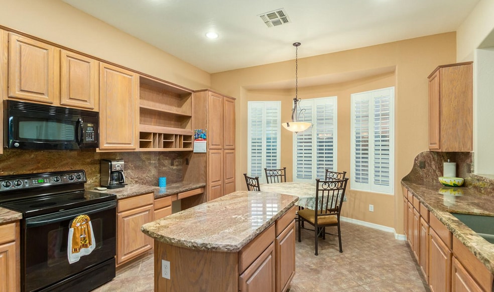 Building Photo - 892 W Raven Dr