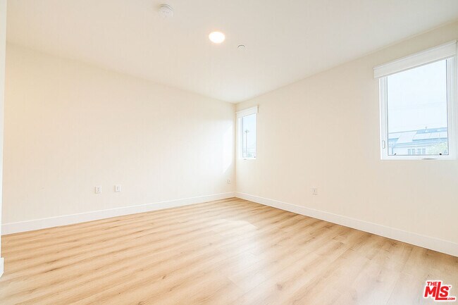 Building Photo - 5813 Lexington Ave