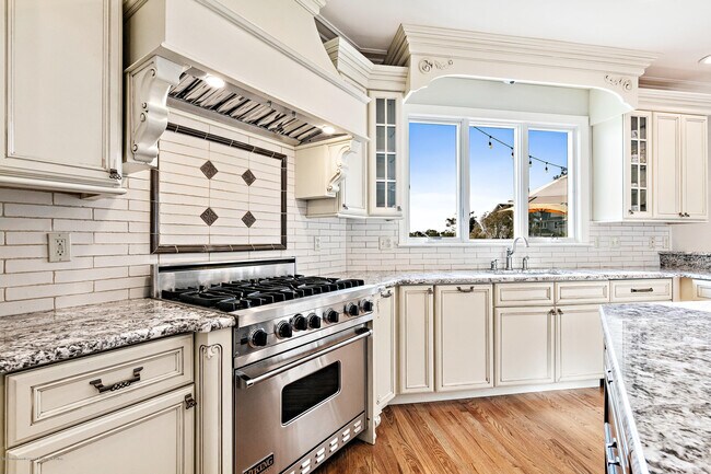 Building Photo - 30 Columbus Dr