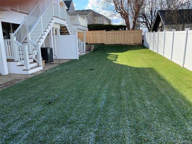 Building Photo - 97 Gainsborg Ave E