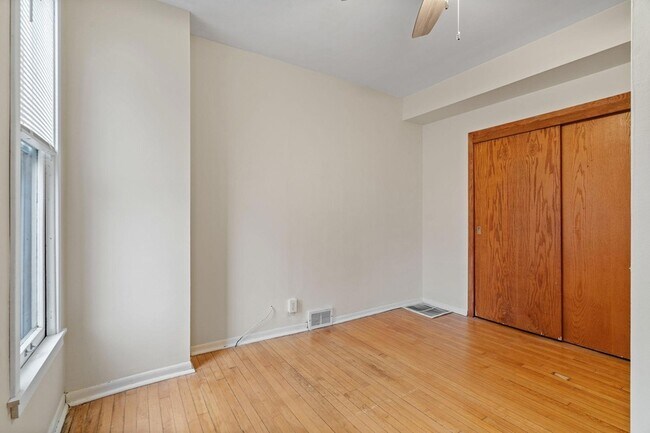 Building Photo - 2744 Fremont Ave S