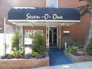 Building Photo - LOCATION LOCATION! Prime location in Governors Park! Move in Special $500 off 1st months rent!