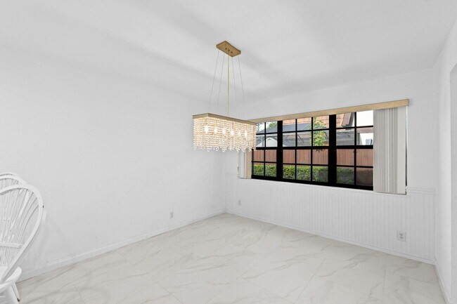 Building Photo - 111 Weybridge Cir