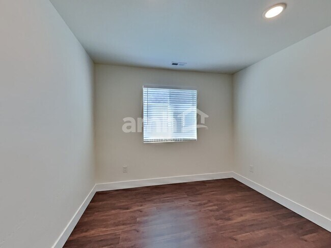 Building Photo - 1421 Alderleaf Ave