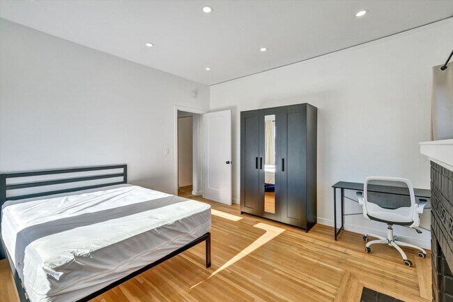 Building Photo - Move in Now! Single Bed (MALE) in Shared Room – Furnished Apt for 4 $1,100/month + $100 Utilities