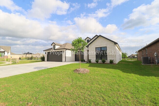 Building Photo - Stunning New Construction Simmons Home - 5 Bed 3 Bath - Pond View & Full Appliance Package!