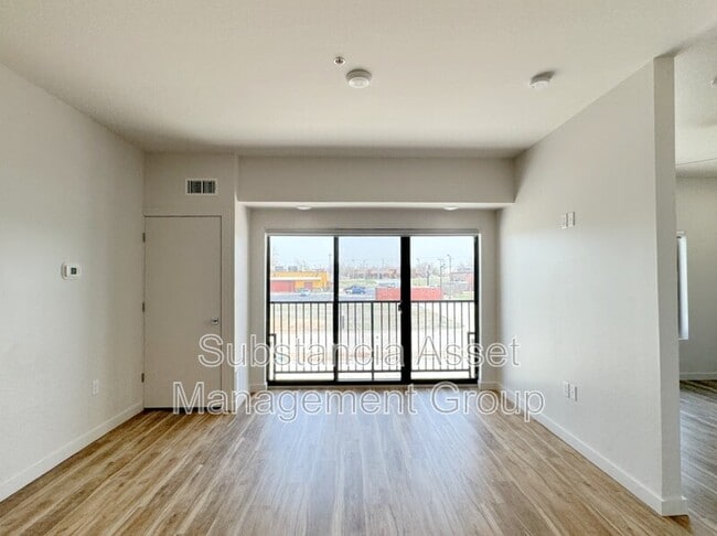 Building Photo - 1653 Midtown Pl