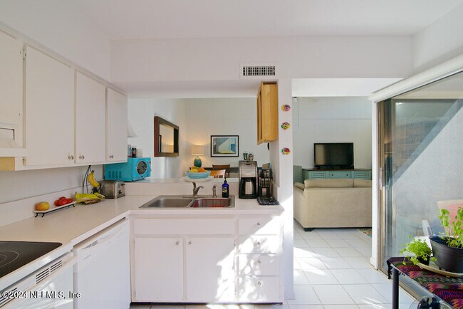 Building Photo - 223 Orange St