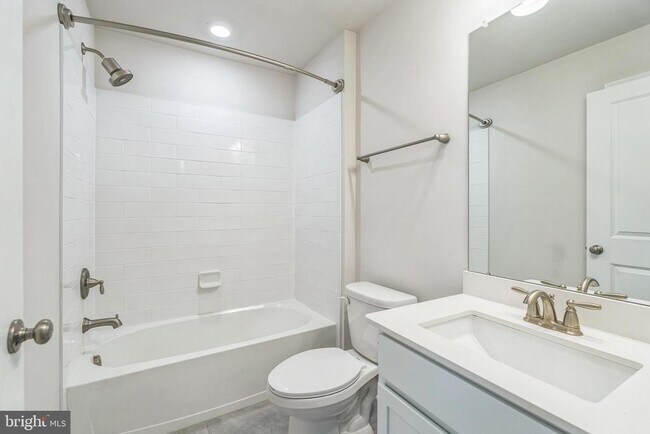 Building Photo - 10 Lilac Cir