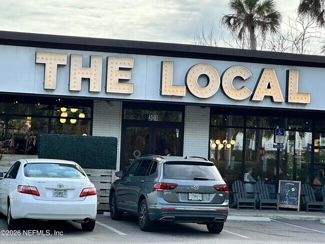 Building Photo - 2009 Seminole Rd