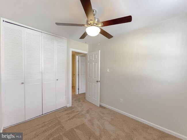 Building Photo - 11859 Oak Manor Dr