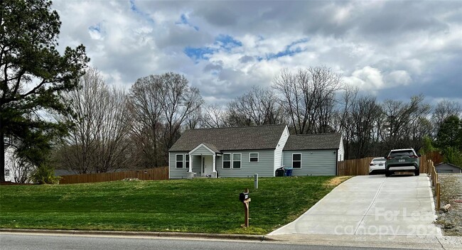 Primary Photo - 1308 Old Concord Rd