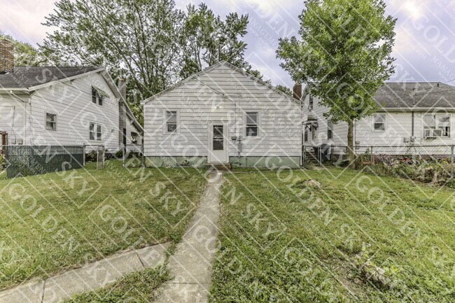 Building Photo - 206 W 13th St