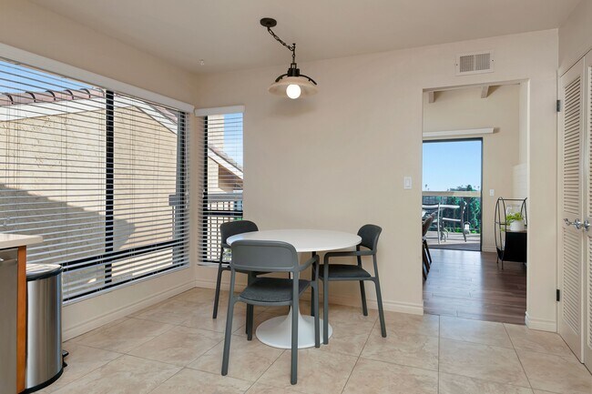 Building Photo - 2559 Caminito Muirfield