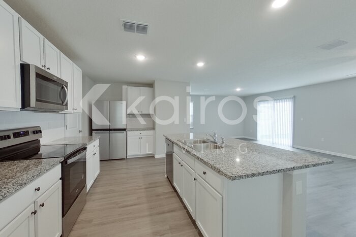 Building Photo - 8590 SW 43rd Ter