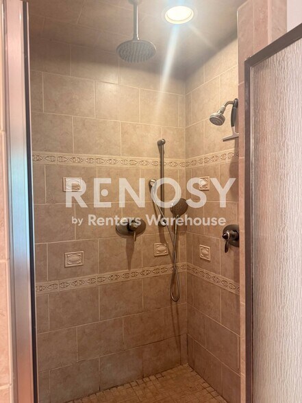 Building Photo - 1543 Knob Hill Dr NE