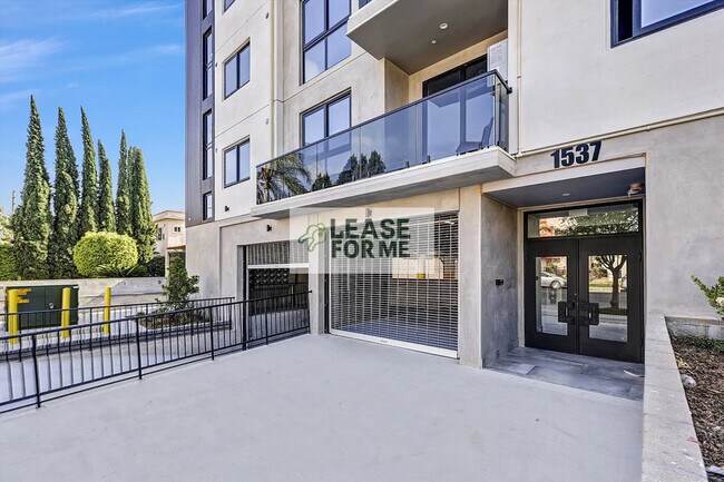 Building Photo - 1538 S Wilton Pl