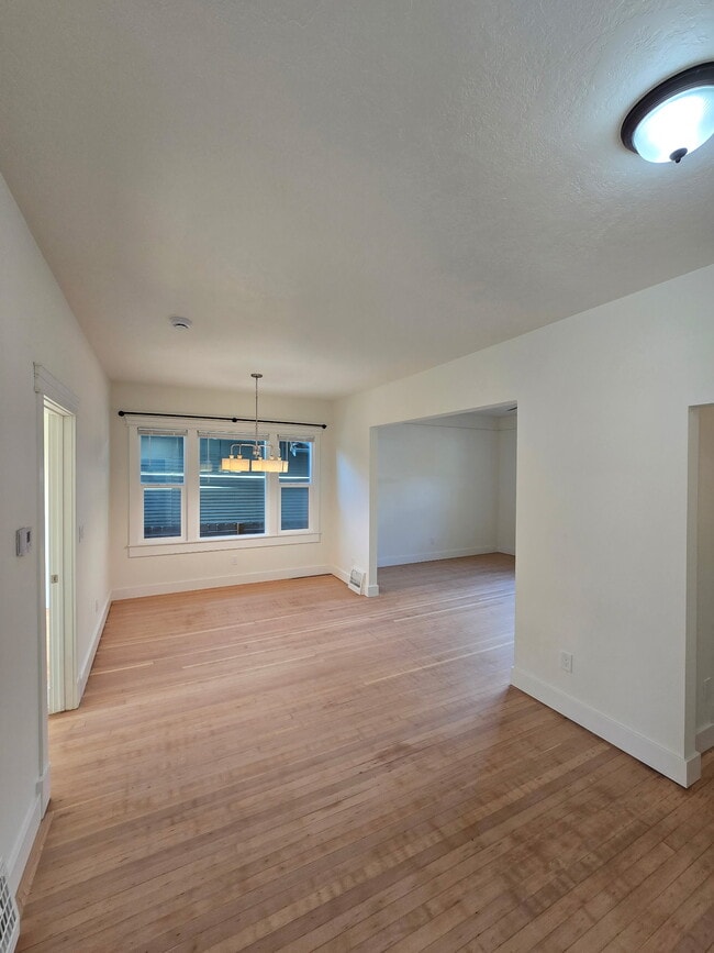 Building Photo - 122 2nd Ave N