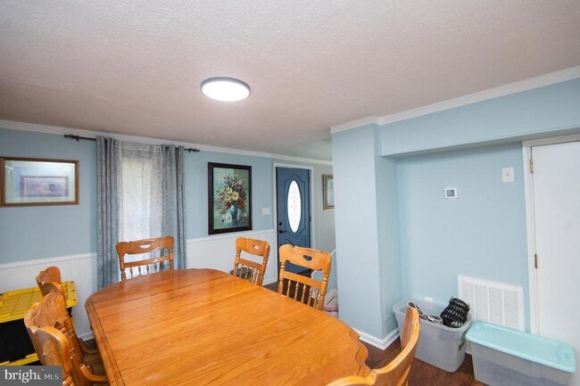 Building Photo - 113 Maple Ave