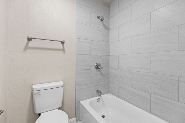 Building Photo - Fully Renovated 3 Bedroom Duplex in the heart of Broken Arrow