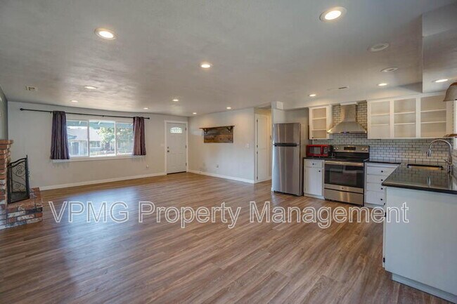 Building Photo - 3513 NE 135th Ave