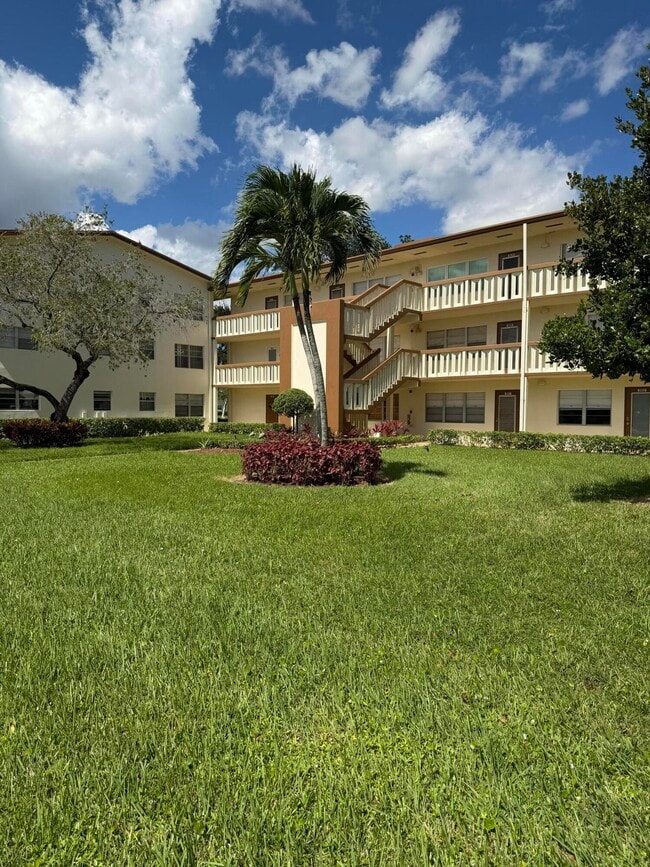 Building Photo - 387 Mansfield I