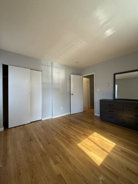 Building Photo - 565 Hyde Park Ave