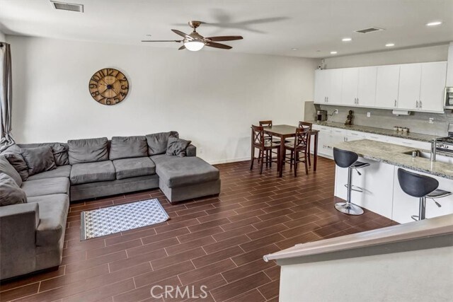 Building Photo - 30 Finch