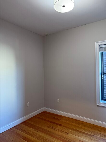 Building Photo - 151 Meridian St