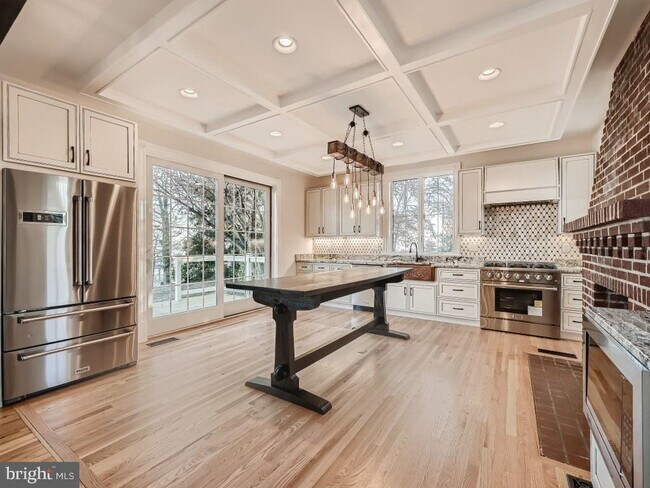 Building Photo - 2100 Rosalie Ave