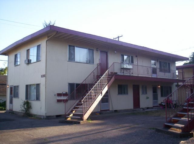 Building Photo - 2 bedroom Apartment Near downtown