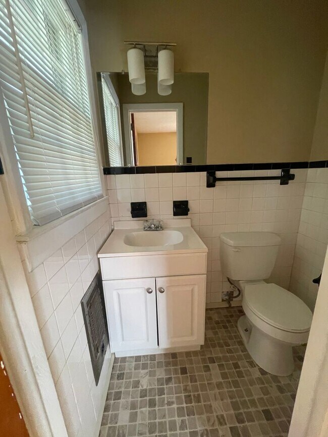 Building Photo - 105 Redwood Trail