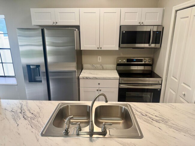 Building Photo - Completely Renovated 3/2 Located in Quiet Palm Harbor Community