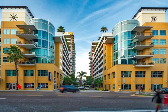 Building Photo - 1208 E Kennedy Blvd