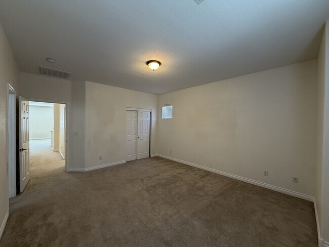 Building Photo - 4723 Killington St