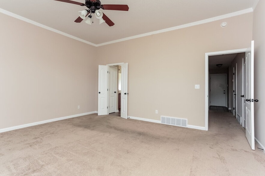 Building Photo - 2770 Hidden Falls Dr