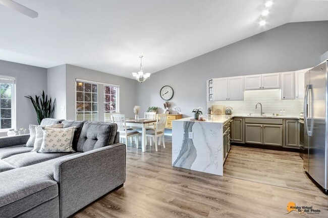 Building Photo - Stunning 3 Bedroom Home in East Anchorage with Garage