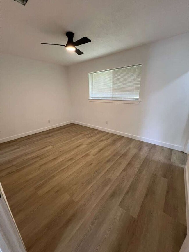 Building Photo - BEAUTIFUL HOME IN HOUSTON. MOVE IN READY!.