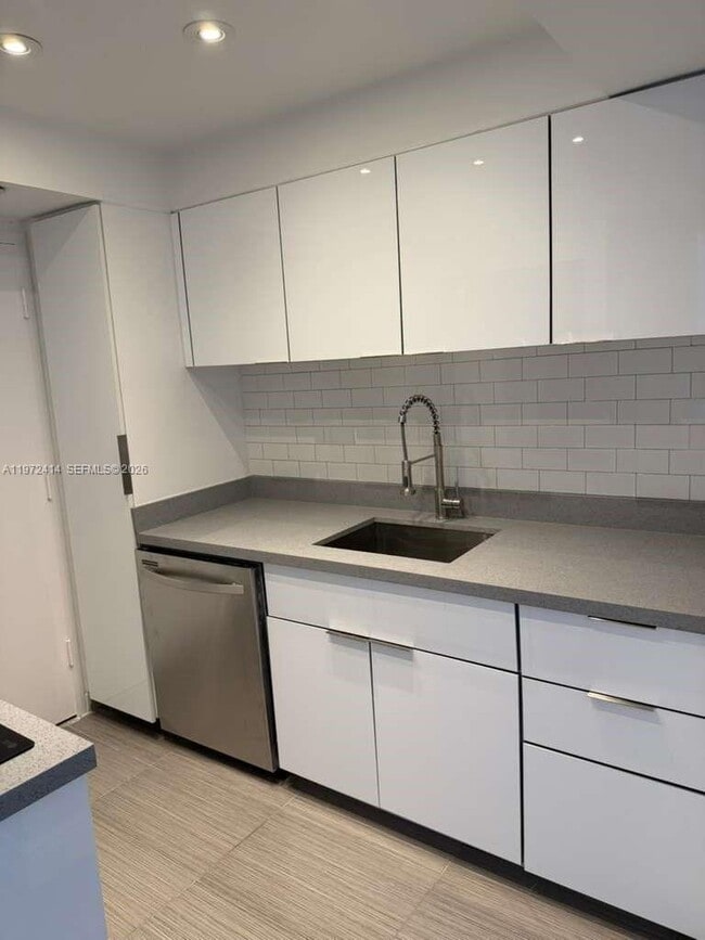 Building Photo - 1200 West Ave