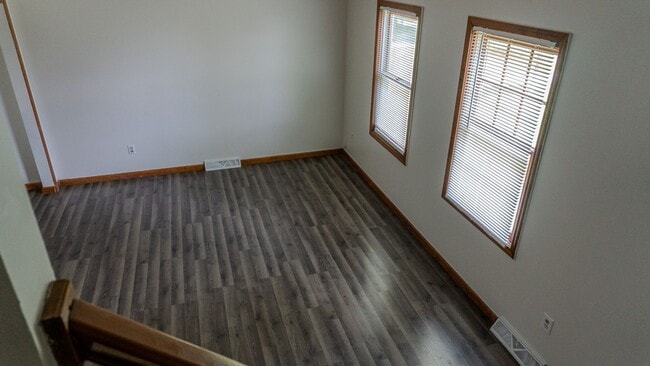 Building Photo - Updated 3-Bedroom Townhouse in Convenient Toledo Location